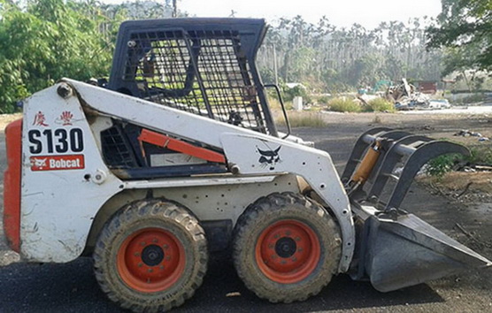 嘉義民雄小山貓(鏟土機,推土機)