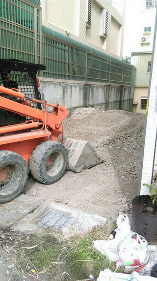 嘉義鹿草小山貓(鏟土機,推土機)整地